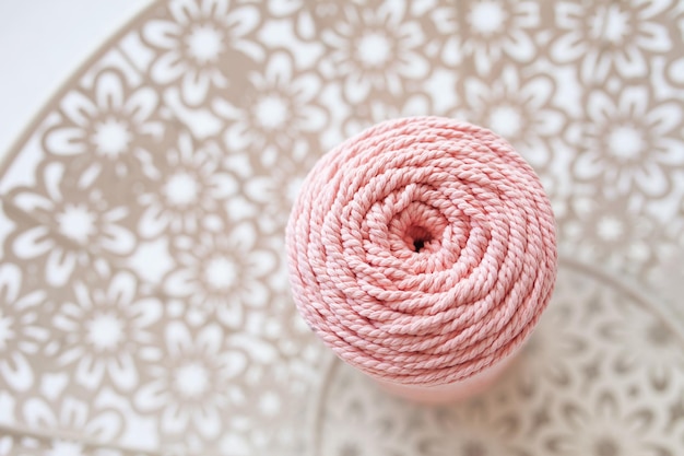 Broderie tradițională pe materiale naturale